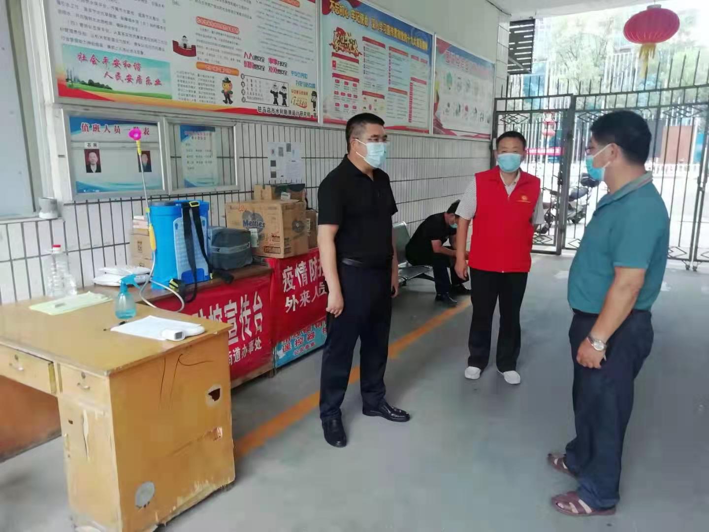 設計院秦院長到家屬院3.jpg 設計院秦院長到家屬院3.jpg