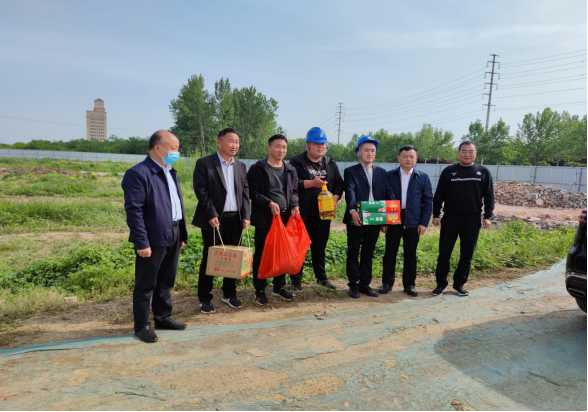 駐馬店市黃淮建設工程有限公司到各在建項目進行節日慰問269.png