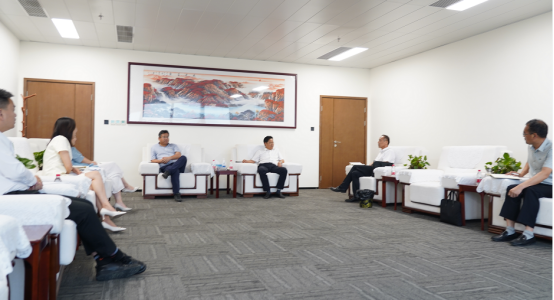 藍(lán)城公司董事長(zhǎng)酈偉東一行到訪產(chǎn)業(yè)集團(tuán)對(duì)接洽談練江河三片區(qū)項(xiàng)目開(kāi)發(fā)建設(shè)合作事宜144.png 藍(lán)城公司董事長(zhǎng)酈偉東一行到訪產(chǎn)業(yè)集團(tuán)對(duì)接洽談練江河三片區(qū)項(xiàng)目開(kāi)發(fā)建設(shè)合作事宜144.png