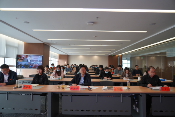 駐馬店市產業集團黨委組織召開傳達學習貫徹黨的二十大精神會議(1)1631.png