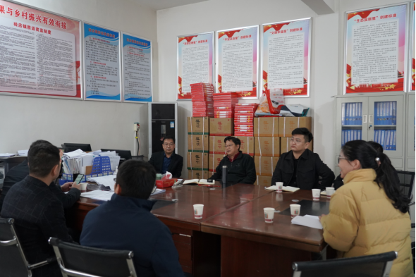 市產(chǎn)業(yè)集團(tuán)黨委書記、董事長劉培建一行深入結(jié)對幫扶村調(diào)研鄉(xiāng)村振興工作334.png 市產(chǎn)業(yè)集團(tuán)黨委書記、董事長劉培建一行深入結(jié)對幫扶村調(diào)研鄉(xiāng)村振興工作334.png