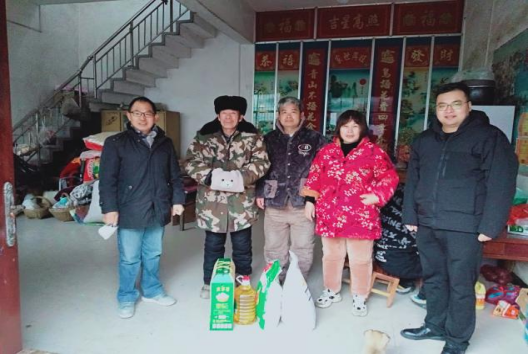 1.15市產投集團赴邢寨慰問簡報(2)675.png 1.15市產投集團赴邢寨慰問簡報(2)675.png