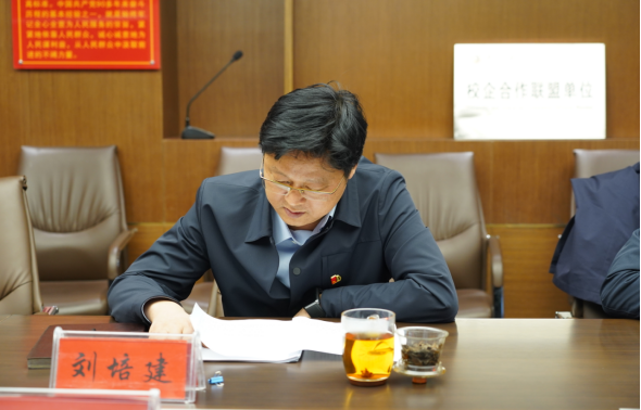 2.17駐馬店市產業投資集團有限公司召開2022年度民主生活會(修改)273.png 2.17駐馬店市產業投資集團有限公司召開2022年度民主生活會(修改)273.png