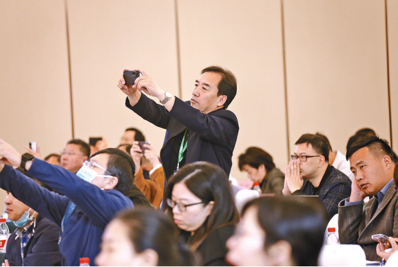 4.28中國藥谷聚杏林群賢 天中福地探藥食之源——第二屆中國藥食同源發展論壇暨中國藥谷（駐馬店）首屆創新發展峰會掠影355.png