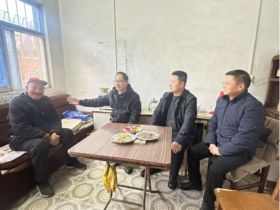 黨建引領聚合力 走訪慰問暖人心—產業集團開展春節走訪慰問老黨員活動627.png